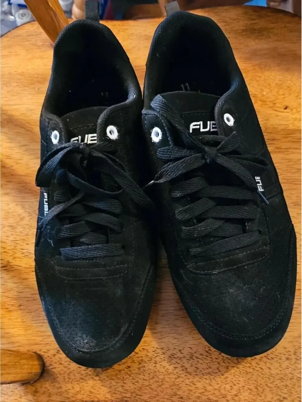 Mens fubu size 11 sneakers euc